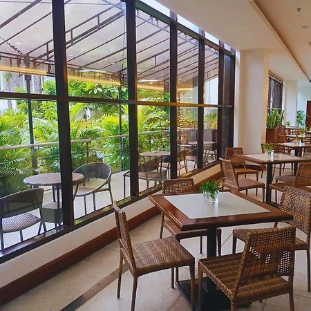 Dohera Hotel Cebu Esterno foto