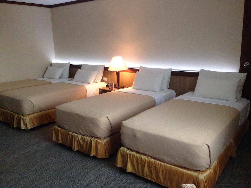 Dohera Hotel Cebu Esterno foto