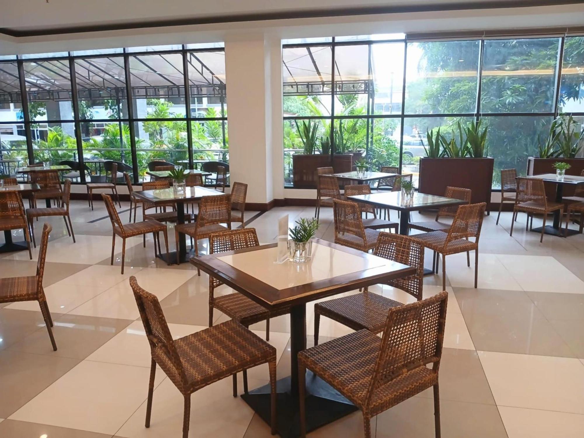 Dohera Hotel Cebu Esterno foto