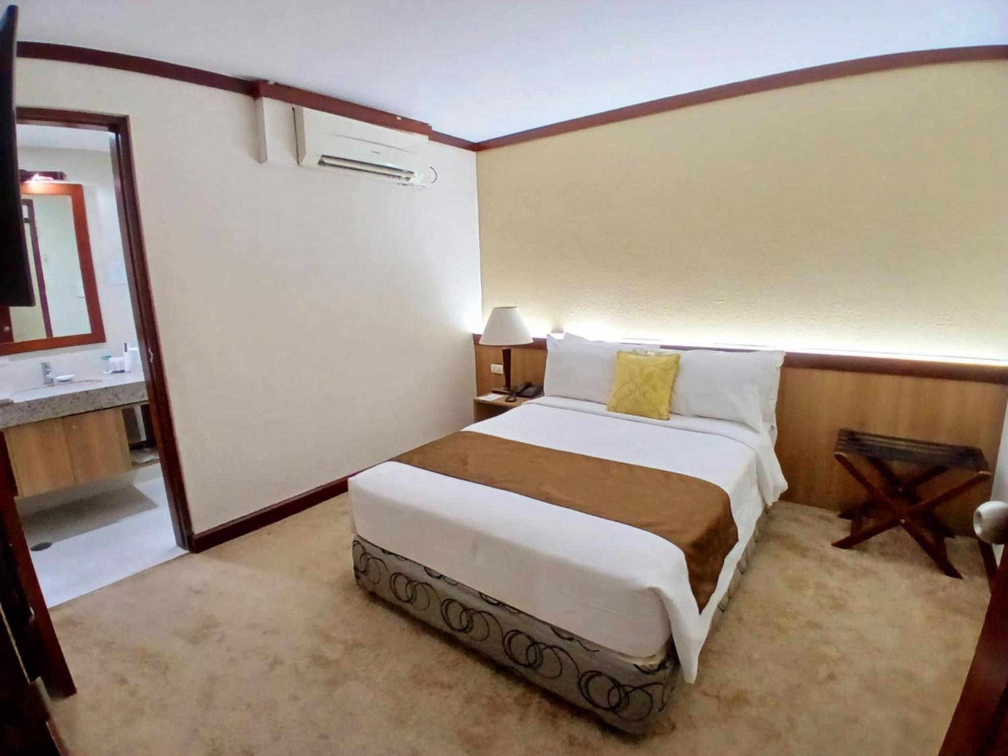 Dohera Hotel Cebu Esterno foto