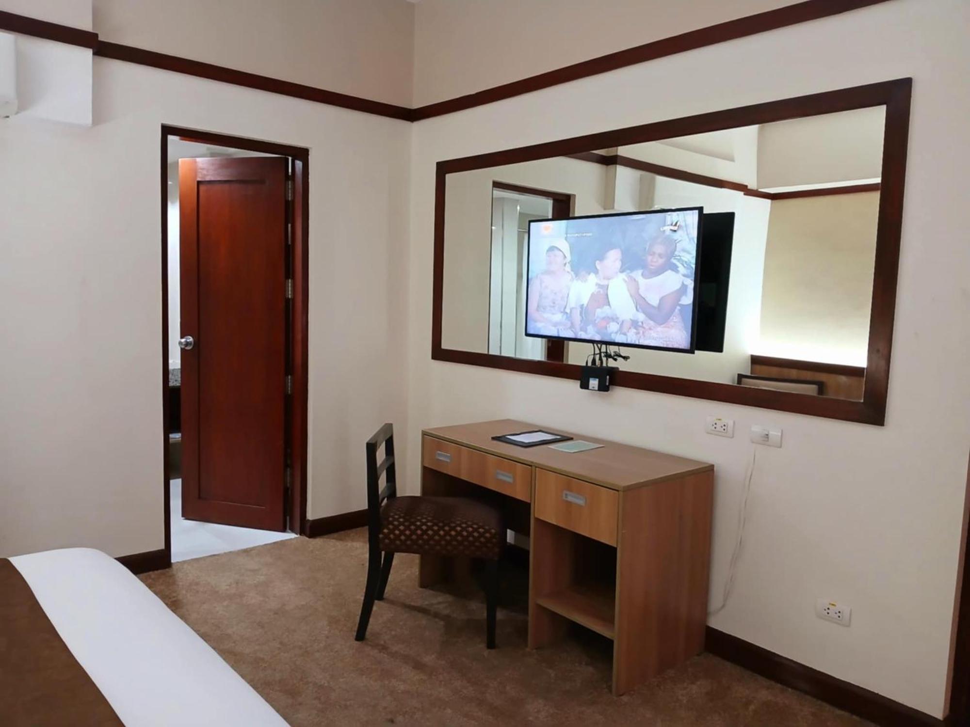 Dohera Hotel Cebu Esterno foto