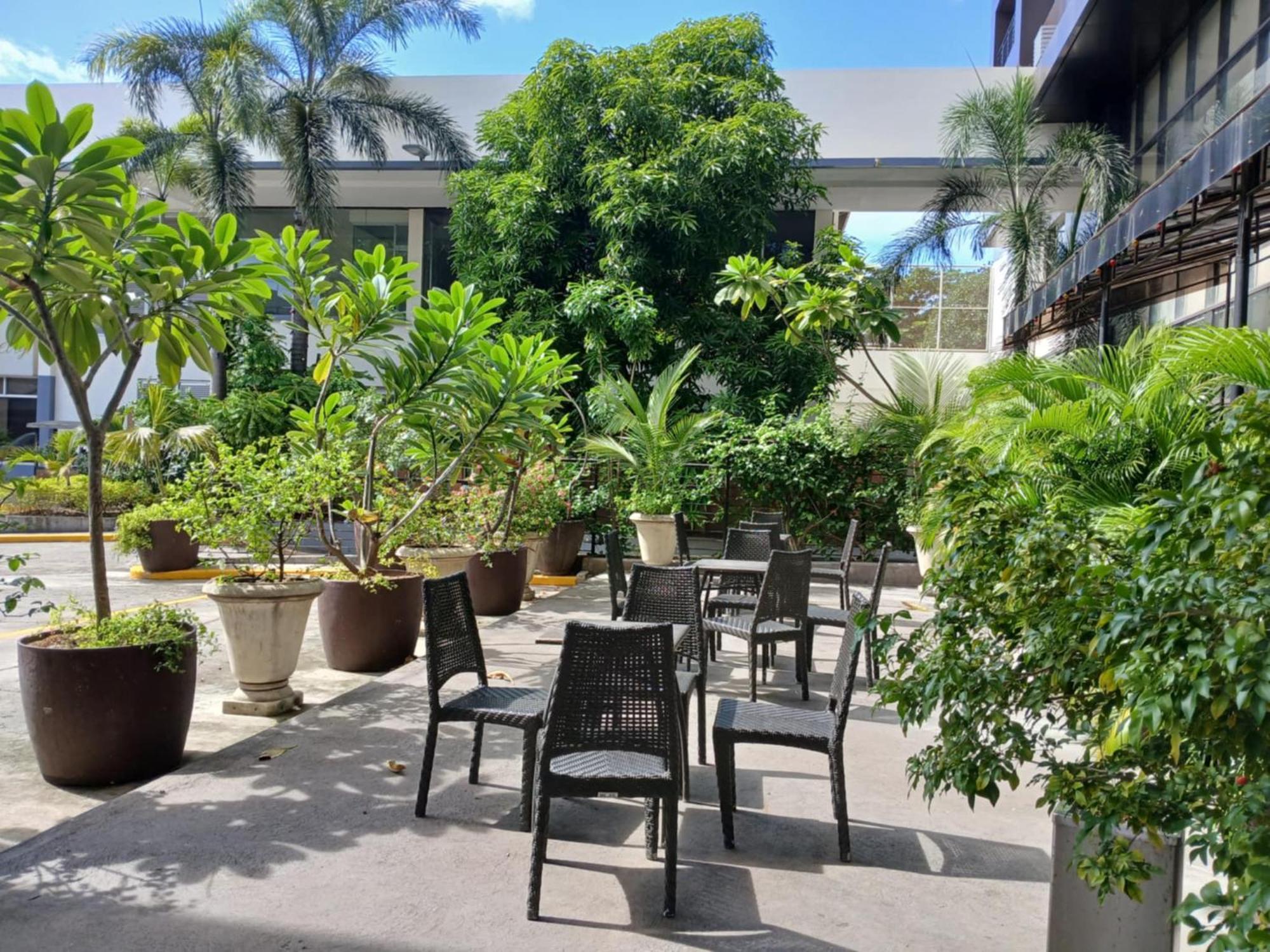 Dohera Hotel Cebu Esterno foto